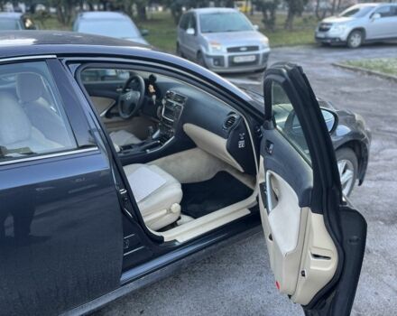 Черный Лексус ИС, объемом двигателя 2.2 л и пробегом 336 тыс. км за 6900 $, фото 3 на Automoto.ua