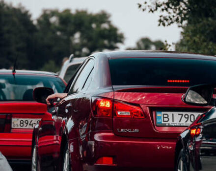 Червоний Лексус ІС, об'ємом двигуна 3 л та пробігом 270 тис. км за 10000 $, фото 1 на Automoto.ua
