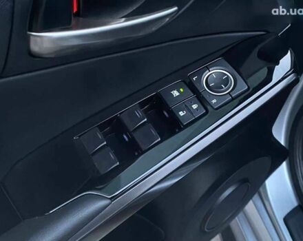 Лексус ИС, объемом двигателя 2 л и пробегом 55 тыс. км за 36999 $, фото 13 на Automoto.ua