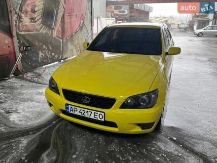 Жовтий Лексус ІС, об'ємом двигуна 3 л та пробігом 292 тис. км за 7000 $, фото 1 на Automoto.ua