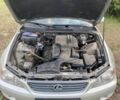 Серый Лексус ИС, объемом двигателя 2 л и пробегом 359 тыс. км за 5400 $, фото 8 на Automoto.ua