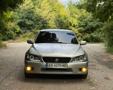 Серый Лексус ИС, объемом двигателя 2 л и пробегом 300 тыс. км за 4318 $, фото 1 на Automoto.ua