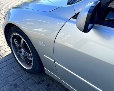 Серый Лексус ИС, объемом двигателя 2 л и пробегом 420 тыс. км за 5800 $, фото 3 на Automoto.ua