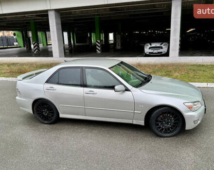 Серый Лексус ИС, объемом двигателя 2 л и пробегом 290 тыс. км за 4500 $, фото 1 на Automoto.ua