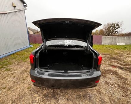 Серый Лексус ИС, объемом двигателя 2 л и пробегом 190 тыс. км за 5300 $, фото 7 на Automoto.ua