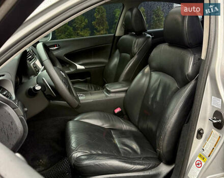 Сірий Лексус ІС, об'ємом двигуна 2.5 л та пробігом 283 тис. км за 8300 $, фото 33 на Automoto.ua