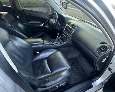 Серый Лексус ИС, объемом двигателя 2.23 л и пробегом 300 тыс. км за 4000 $, фото 13 на Automoto.ua