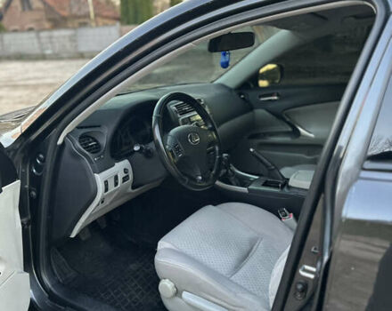 Серый Лексус ИС, объемом двигателя 2.23 л и пробегом 350 тыс. км за 6300 $, фото 9 на Automoto.ua