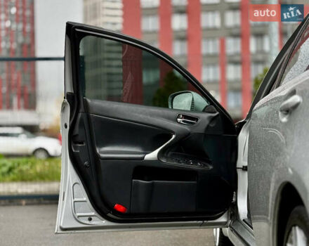 Сірий Лексус ІС, об'ємом двигуна 2.5 л та пробігом 283 тис. км за 8300 $, фото 15 на Automoto.ua