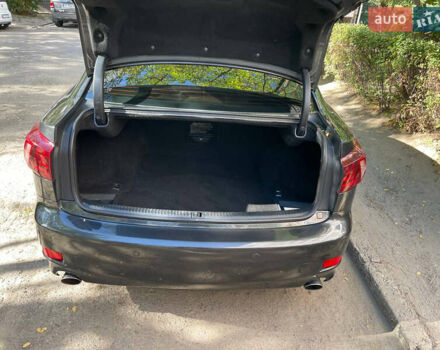 Сірий Лексус ІС, об'ємом двигуна 3 л та пробігом 256 тис. км за 9999 $, фото 5 на Automoto.ua