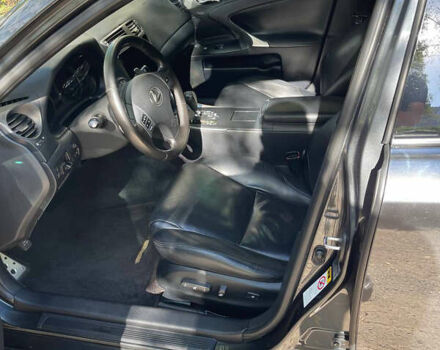 Сірий Лексус ІС, об'ємом двигуна 3 л та пробігом 256 тис. км за 9999 $, фото 2 на Automoto.ua