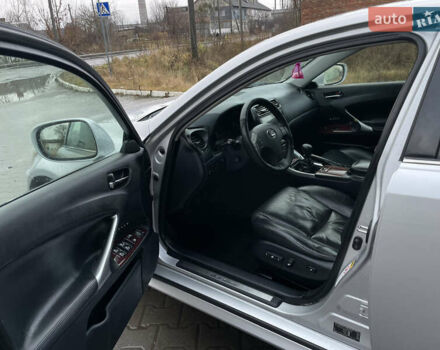 Серый Лексус ИС, объемом двигателя 2.23 л и пробегом 300 тыс. км за 3850 $, фото 14 на Automoto.ua