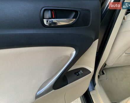 Сірий Лексус ІС, об'ємом двигуна 2.23 л та пробігом 320 тис. км за 7500 $, фото 56 на Automoto.ua