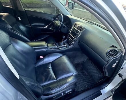 Серый Лексус ИС, объемом двигателя 2.2 л и пробегом 300 тыс. км за 3850 $, фото 7 на Automoto.ua