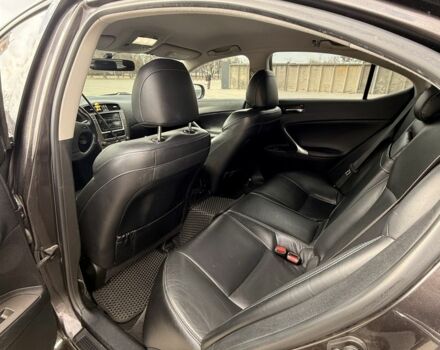 Серый Лексус ИС, объемом двигателя 2.2 л и пробегом 240 тыс. км за 9000 $, фото 4 на Automoto.ua