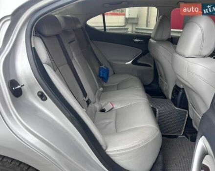 Сірий Лексус ІС, об'ємом двигуна 2.5 л та пробігом 203 тис. км за 11490 $, фото 8 на Automoto.ua