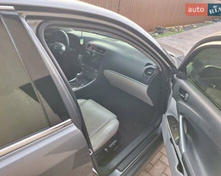 Серый Лексус ИС, объемом двигателя 2.5 л и пробегом 220 тыс. км за 11500 $, фото 4 на Automoto.ua