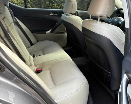 Серый Лексус ИС, объемом двигателя 2.5 л и пробегом 177 тыс. км за 13000 $, фото 13 на Automoto.ua