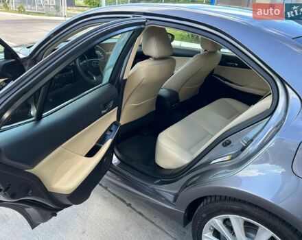 Сірий Лексус ІС, об'ємом двигуна 2.5 л та пробігом 145 тис. км за 17000 $, фото 13 на Automoto.ua