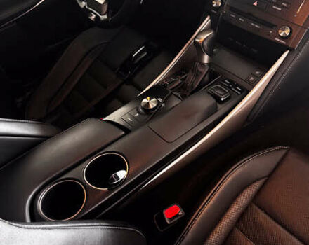 Сірий Лексус ІС, об'ємом двигуна 2 л та пробігом 137 тис. км за 19146 $, фото 6 на Automoto.ua