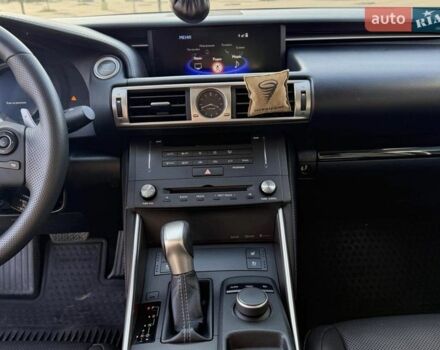 Сірий Лексус ІС, об'ємом двигуна 2.5 л та пробігом 183 тис. км за 19000 $, фото 19 на Automoto.ua