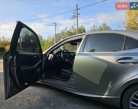 Сірий Лексус ІС, об'ємом двигуна 2.5 л та пробігом 69 тис. км за 19900 $, фото 2 на Automoto.ua