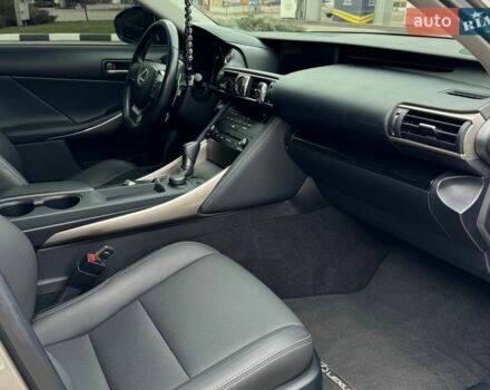 Серый Лексус ИС, объемом двигателя 2 л и пробегом 61 тыс. км за 22000 $, фото 7 на Automoto.ua