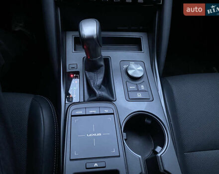 Сірий Лексус ІС, об'ємом двигуна 2 л та пробігом 55 тис. км за 36999 $, фото 23 на Automoto.ua