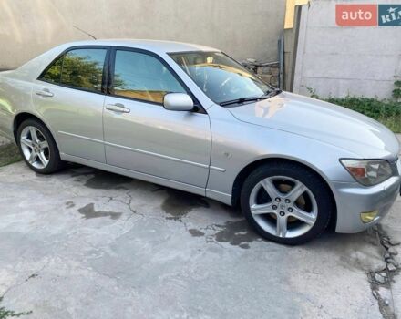 Серый Лексус ИС, объемом двигателя 2 л и пробегом 333 тыс. км за 6500 $, фото 1 на Automoto.ua