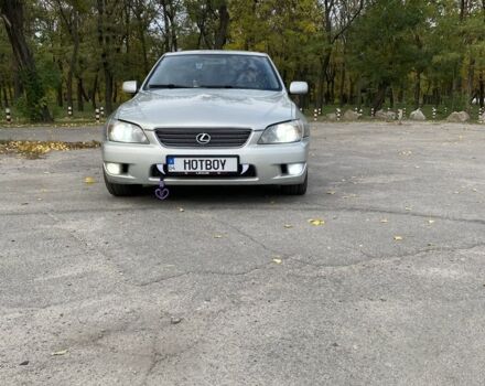 Серый Лексус ИС, объемом двигателя 2 л и пробегом 363 тыс. км за 5200 $, фото 1 на Automoto.ua