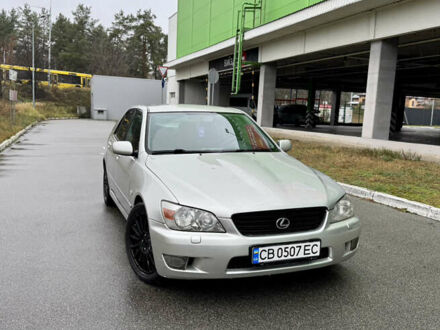 Серый Лексус ИС, объемом двигателя 2 л и пробегом 290 тыс. км за 4500 $, фото 1 на Automoto.ua