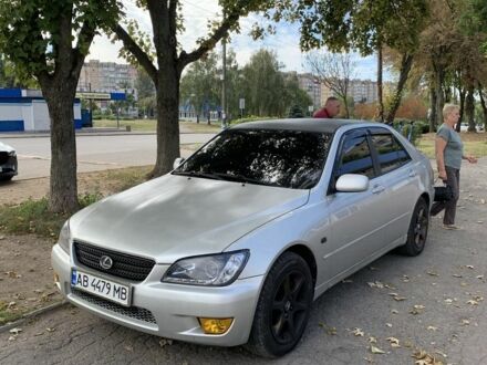 Серый Лексус ИС, объемом двигателя 2 л и пробегом 317 тыс. км за 3894 $, фото 1 на Automoto.ua
