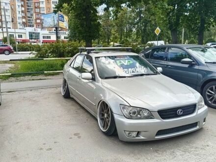 Серый Лексус ИС, объемом двигателя 2 л и пробегом 280 тыс. км за 6000 $, фото 1 на Automoto.ua