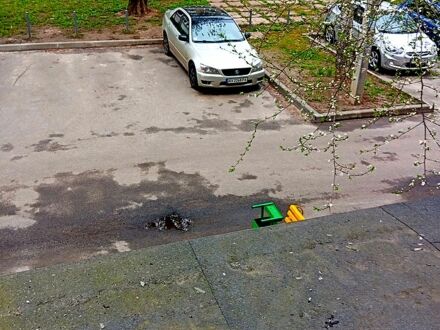 Сірий Лексус ІС, об'ємом двигуна 2 л та пробігом 300 тис. км за 4000 $, фото 1 на Automoto.ua