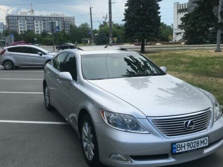 Сірий Лексус ЛС 460, об'ємом двигуна 4.6 л та пробігом 190 тис. км за 12600 $, фото 1 на Automoto.ua
