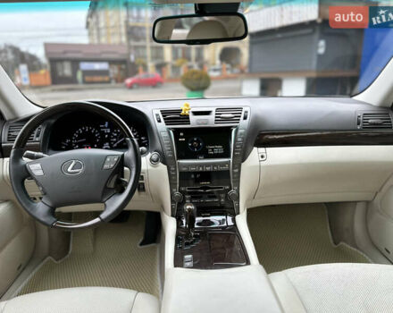 Белый Лексус ЛС, объемом двигателя 4.61 л и пробегом 167 тыс. км за 9999 $, фото 35 на Automoto.ua