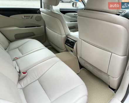 Белый Лексус ЛС, объемом двигателя 4.61 л и пробегом 167 тыс. км за 9999 $, фото 24 на Automoto.ua