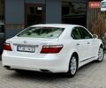Белый Лексус ЛС, объемом двигателя 4.6 л и пробегом 170 тыс. км за 10900 $, фото 3 на Automoto.ua