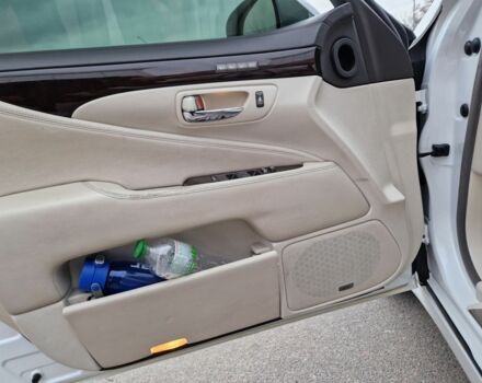 Белый Лексус ЛС, объемом двигателя 5 л и пробегом 190 тыс. км за 11800 $, фото 16 на Automoto.ua