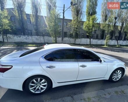 Белый Лексус ЛС, объемом двигателя 4.61 л и пробегом 160 тыс. км за 8400 $, фото 3 на Automoto.ua