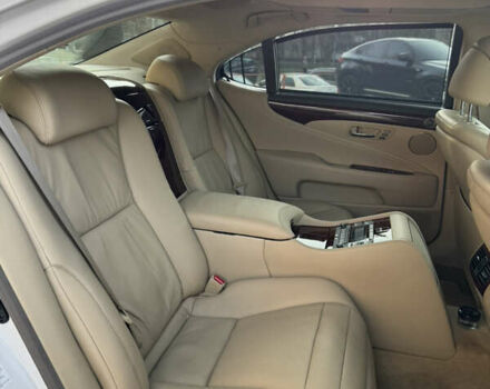 Білий Лексус ЛС, об'ємом двигуна 4.61 л та пробігом 118 тис. км за 15999 $, фото 17 на Automoto.ua