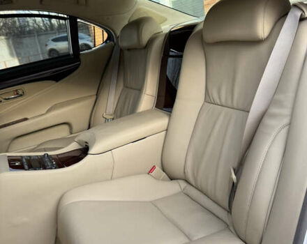 Білий Лексус ЛС, об'ємом двигуна 4.61 л та пробігом 118 тис. км за 15999 $, фото 24 на Automoto.ua