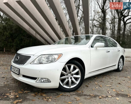 Белый Лексус ЛС, объемом двигателя 4.61 л и пробегом 167 тыс. км за 9999 $, фото 4 на Automoto.ua