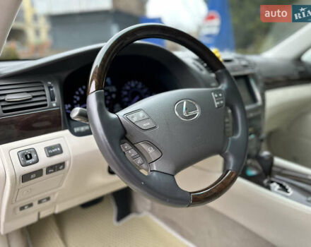Белый Лексус ЛС, объемом двигателя 4.61 л и пробегом 167 тыс. км за 9999 $, фото 44 на Automoto.ua