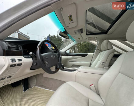 Белый Лексус ЛС, объемом двигателя 4.61 л и пробегом 167 тыс. км за 9999 $, фото 37 на Automoto.ua