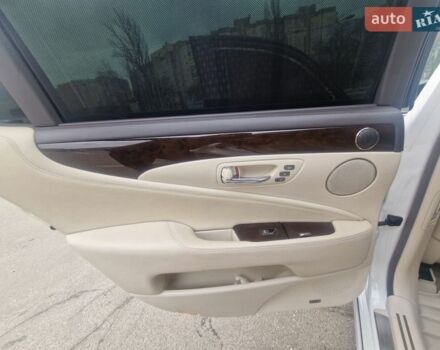 Белый Лексус ЛС, объемом двигателя 5 л и пробегом 190 тыс. км за 11500 $, фото 5 на Automoto.ua