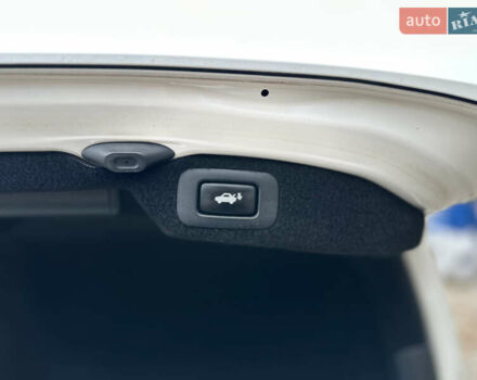 Белый Лексус ЛС, объемом двигателя 4.61 л и пробегом 167 тыс. км за 9999 $, фото 20 на Automoto.ua