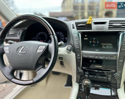 Белый Лексус ЛС, объемом двигателя 4.61 л и пробегом 167 тыс. км за 9999 $, фото 42 на Automoto.ua