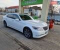 Белый Лексус ЛС, объемом двигателя 5 л и пробегом 190 тыс. км за 10000 $, фото 1 на Automoto.ua