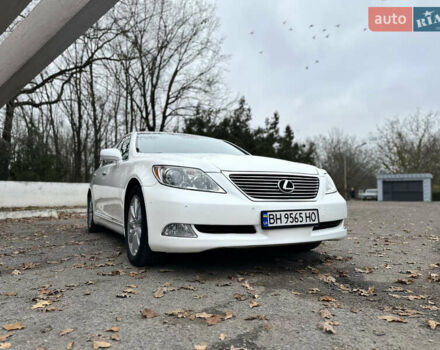 Белый Лексус ЛС, объемом двигателя 4.61 л и пробегом 167 тыс. км за 9999 $, фото 7 на Automoto.ua